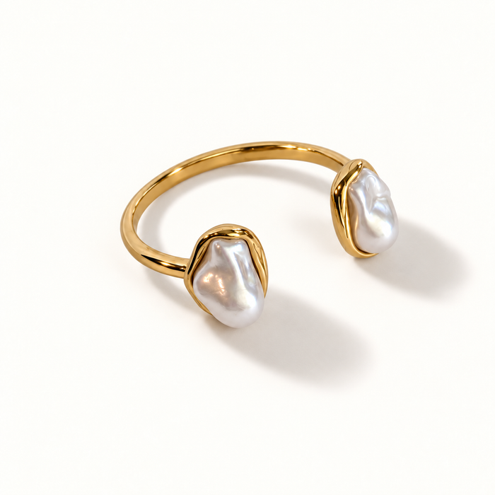 Perla Baroque Pearl Cuff